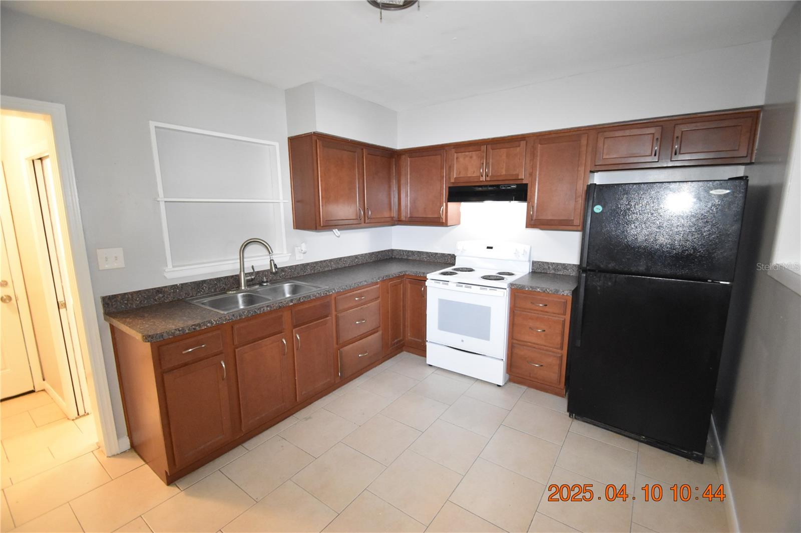 Image 19 of 34 For 400 Comet Avenue Right