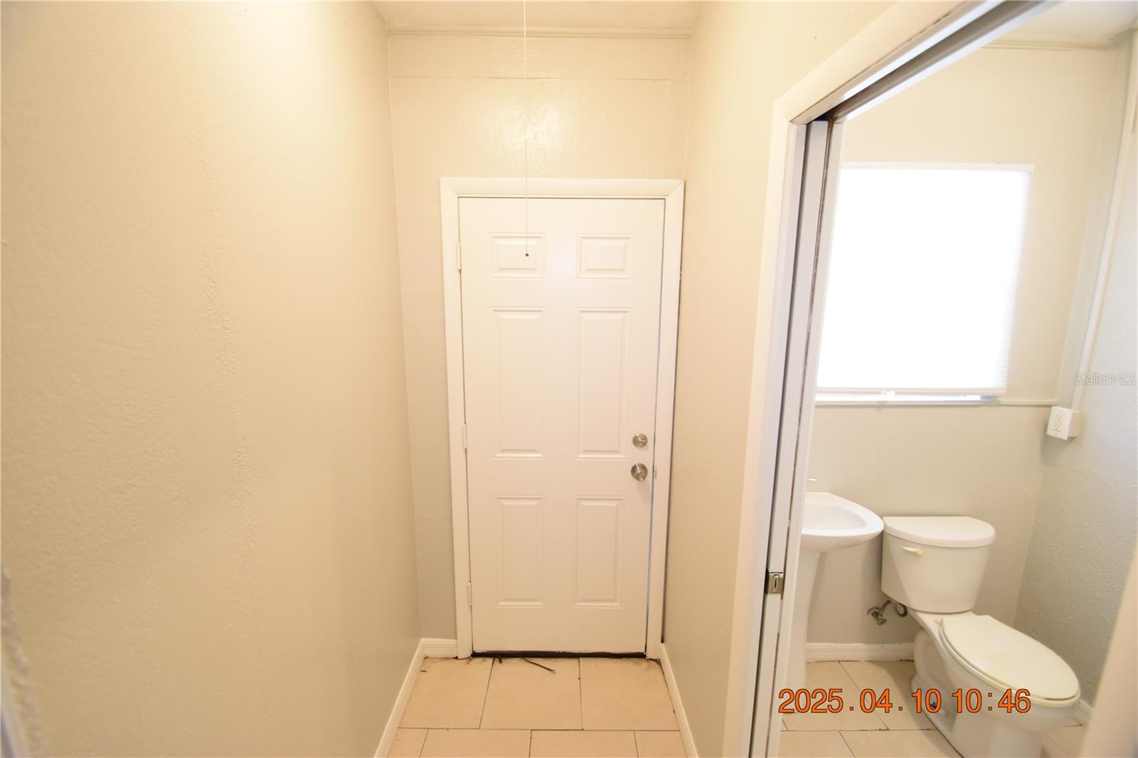 Image 20 of 34 For 400 Comet Avenue Right