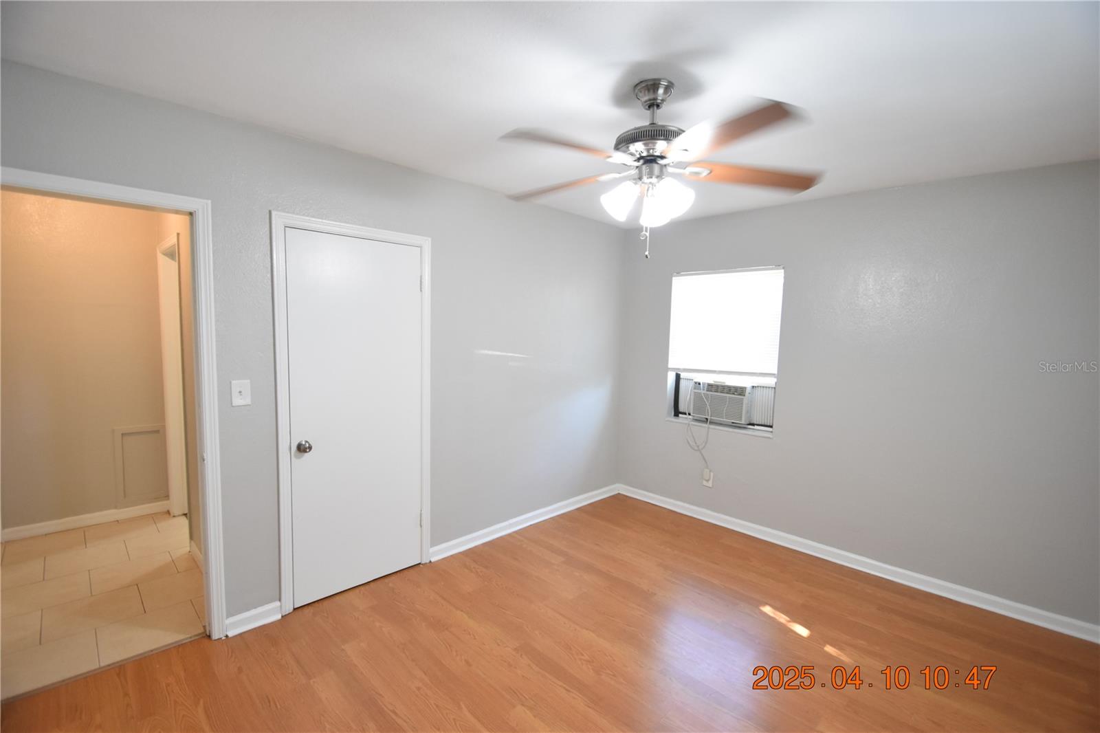 Image 26 of 34 For 400 Comet Avenue Right