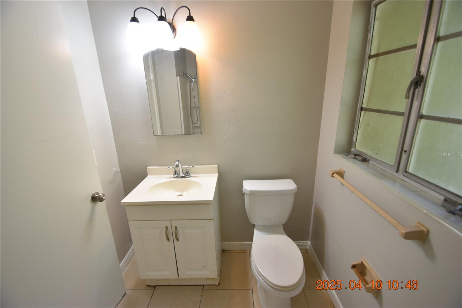 Image 33 of 34 For 400 Comet Avenue Right