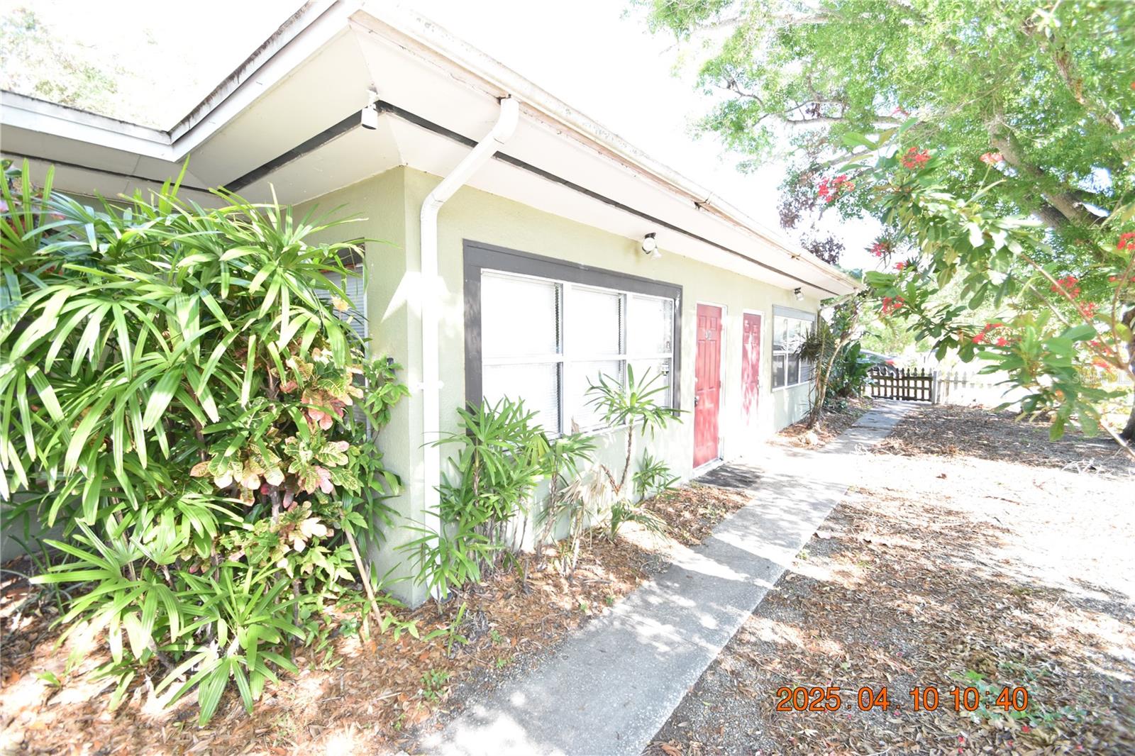 Image 4 of 34 For 400 Comet Avenue Right