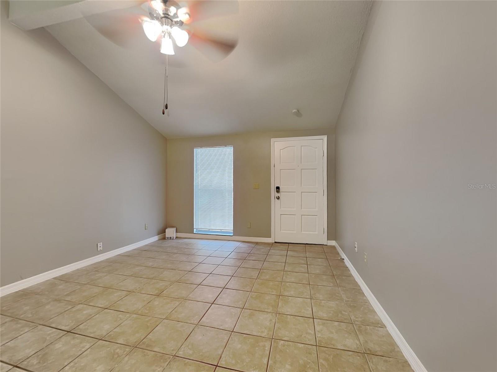 Image 2 of 17 For 16015 Splitlog Drive