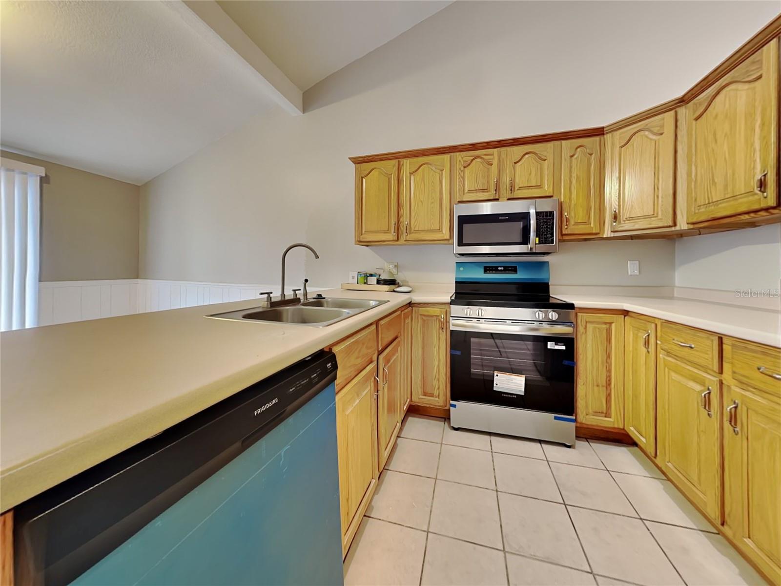 Image 6 of 17 For 16015 Splitlog Drive