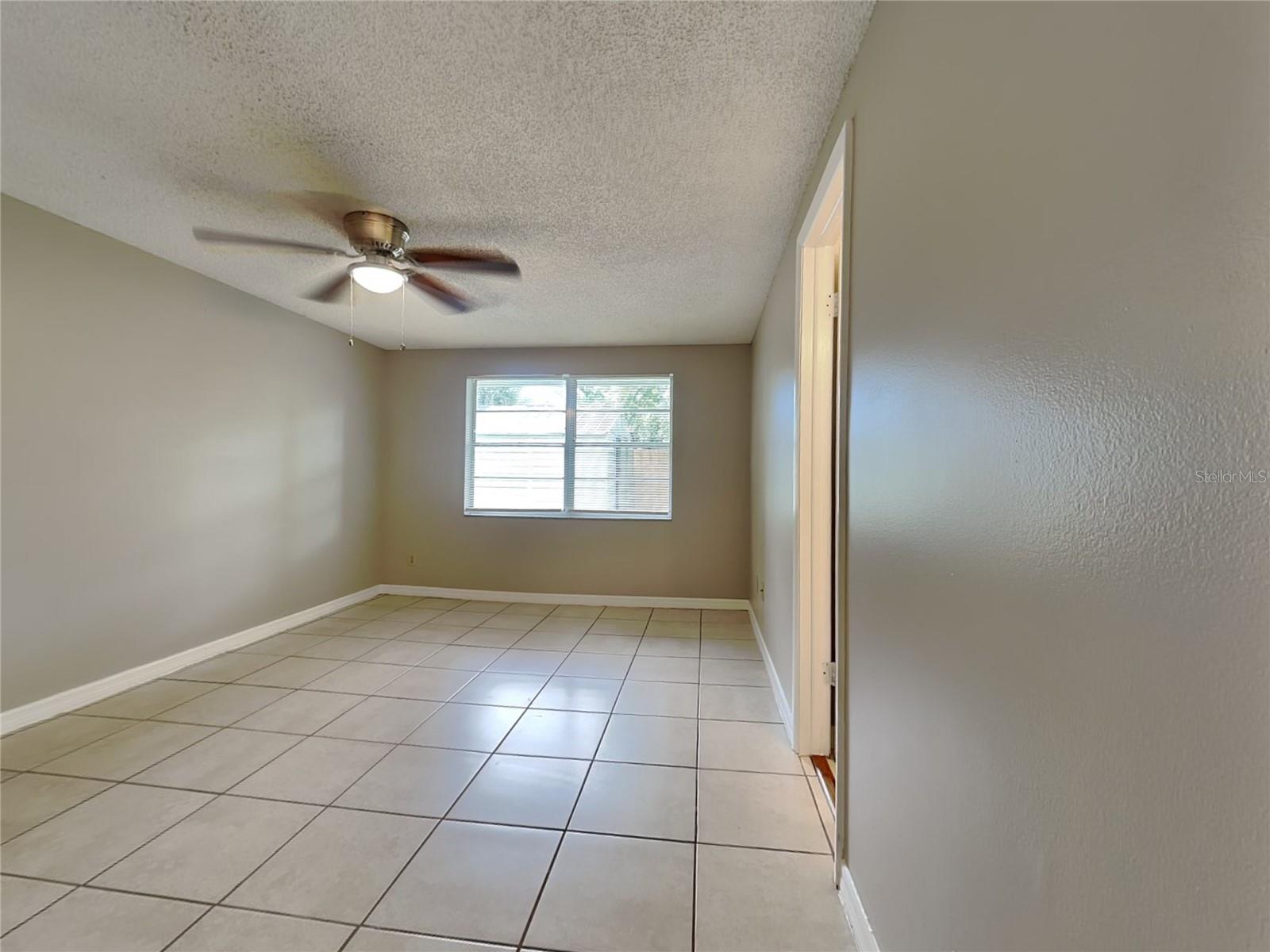 Image 7 of 17 For 16015 Splitlog Drive