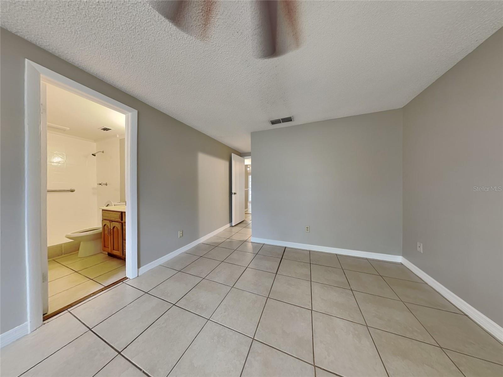 Image 8 of 17 For 16015 Splitlog Drive