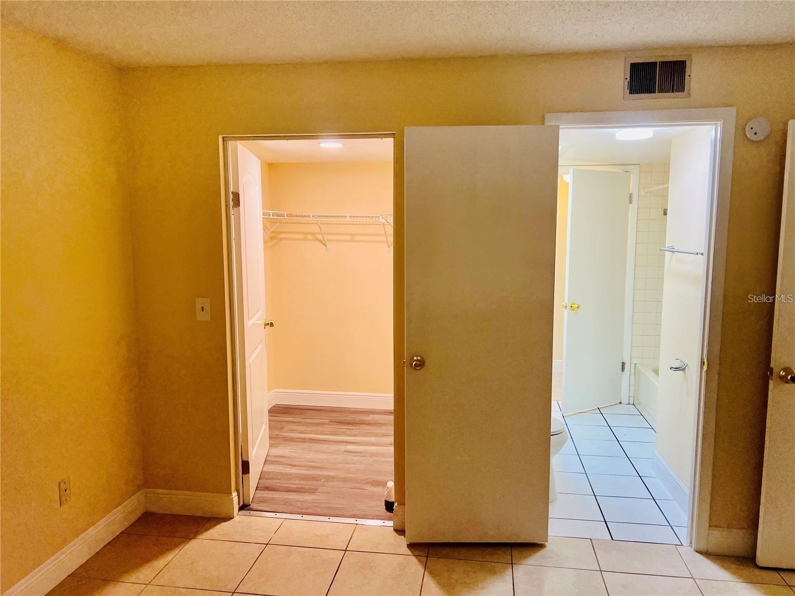Image 11 of 43 For 7818 Niagara Avenue 205