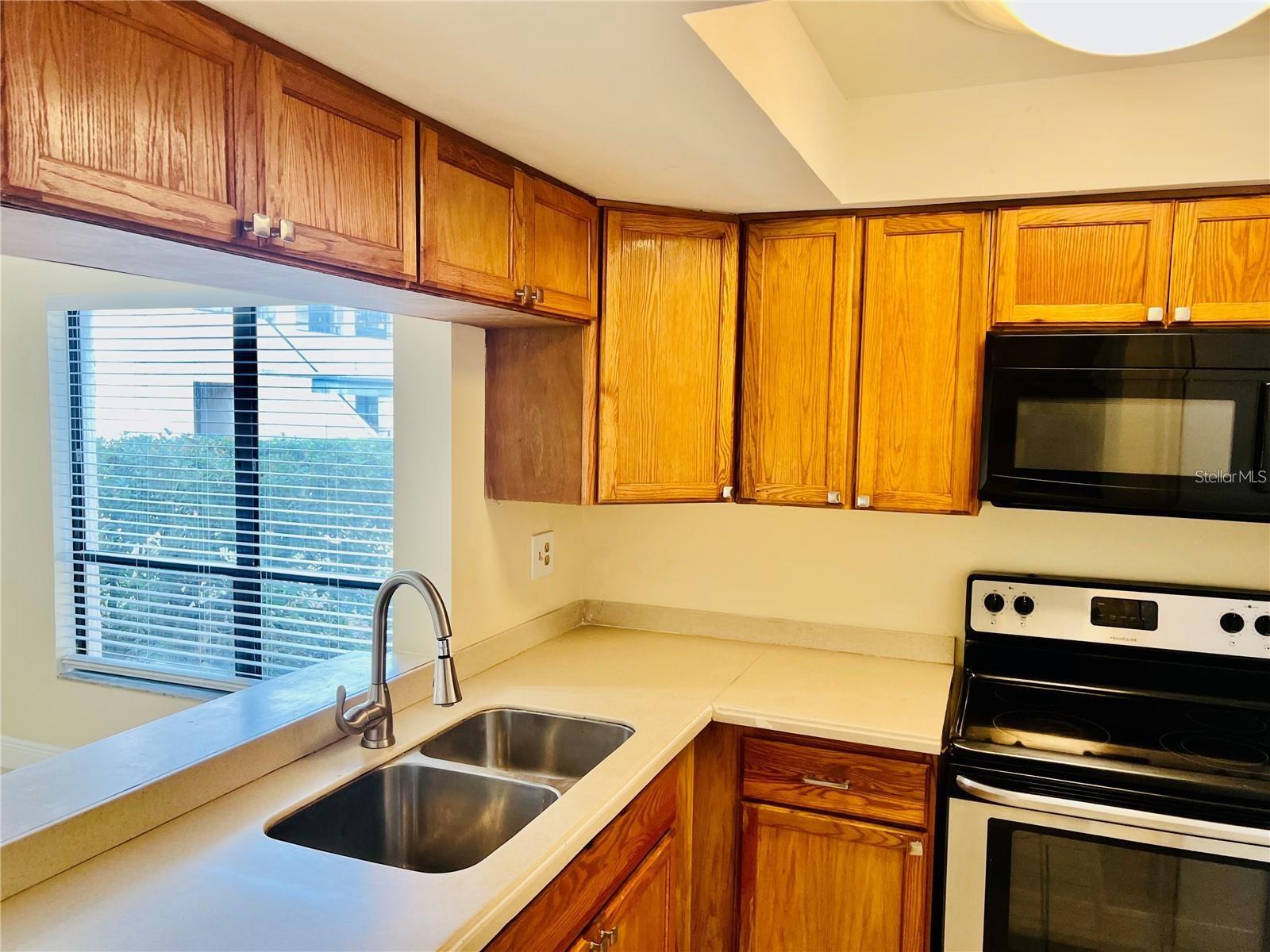 Image 12 of 43 For 7818 Niagara Avenue 205