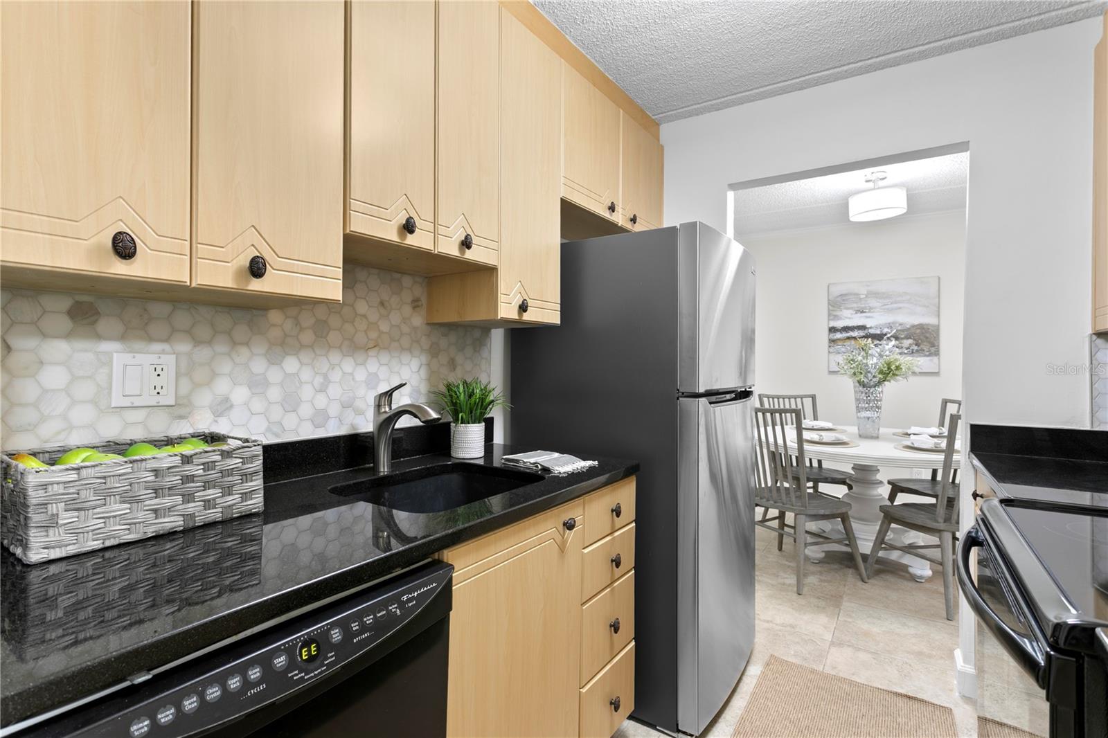 Image 17 of 43 For 3325 Bayshore Boulevard E14