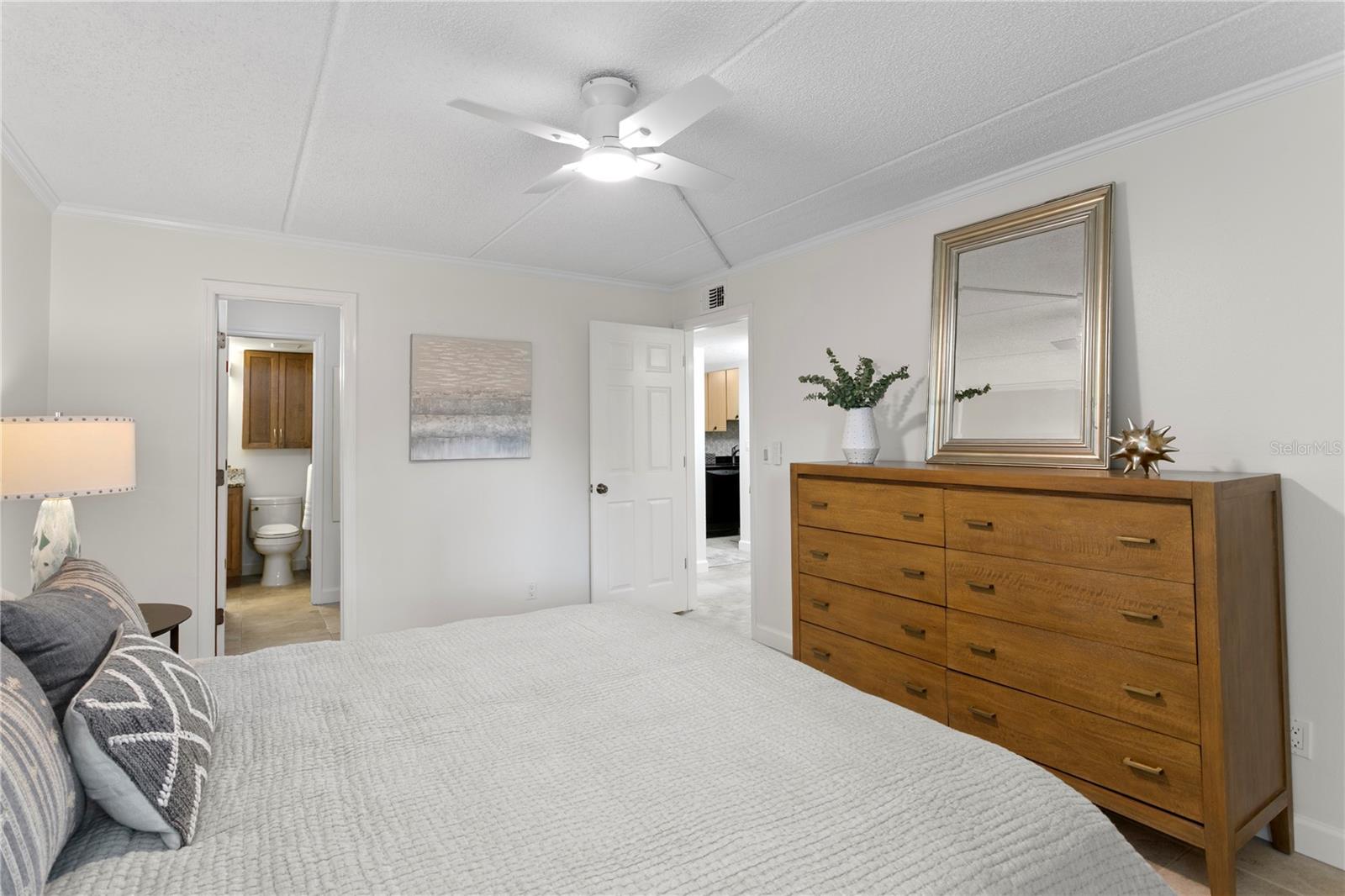 Image 22 of 43 For 3325 Bayshore Boulevard E14