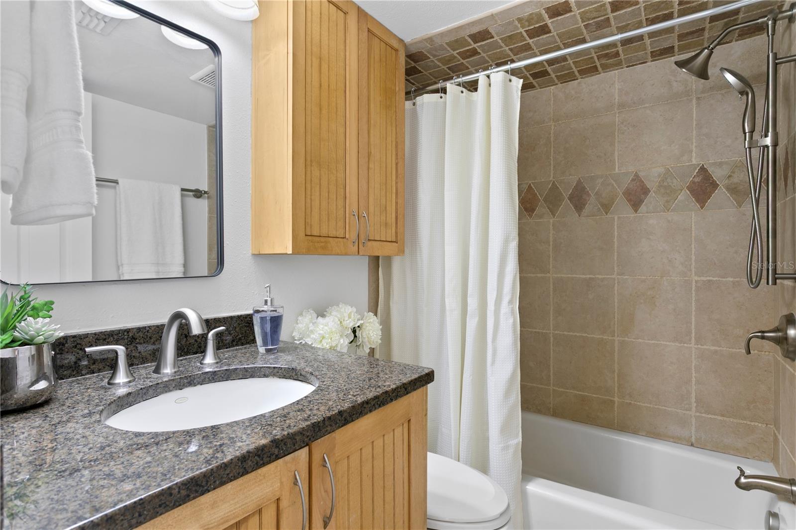 Image 30 of 43 For 3325 Bayshore Boulevard E14