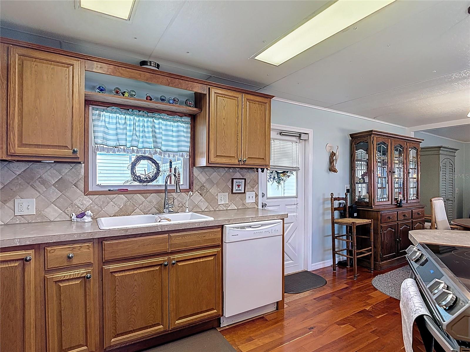 Image 10 of 50 For 2115 Waterview Drive