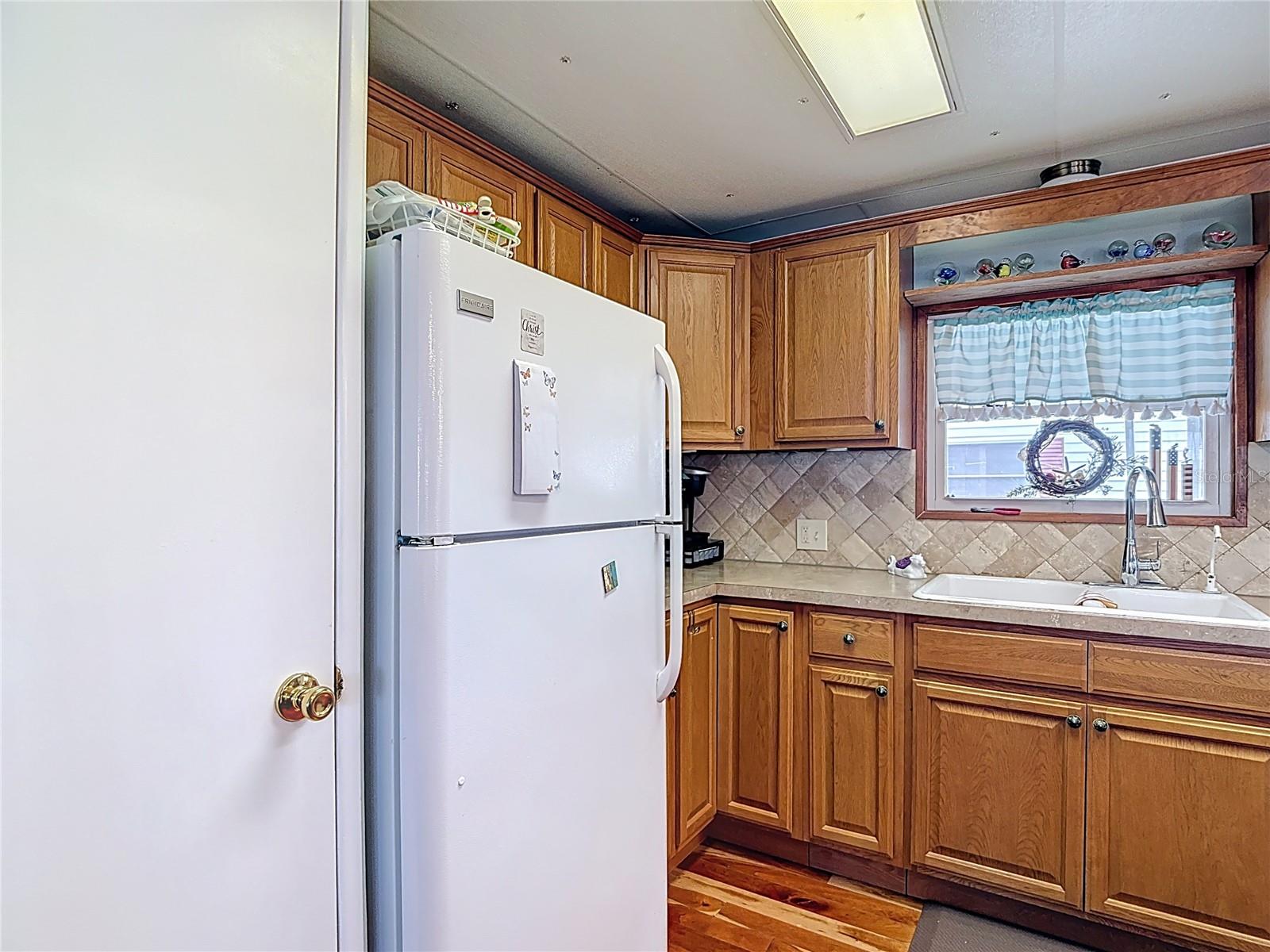 Image 11 of 50 For 2115 Waterview Drive