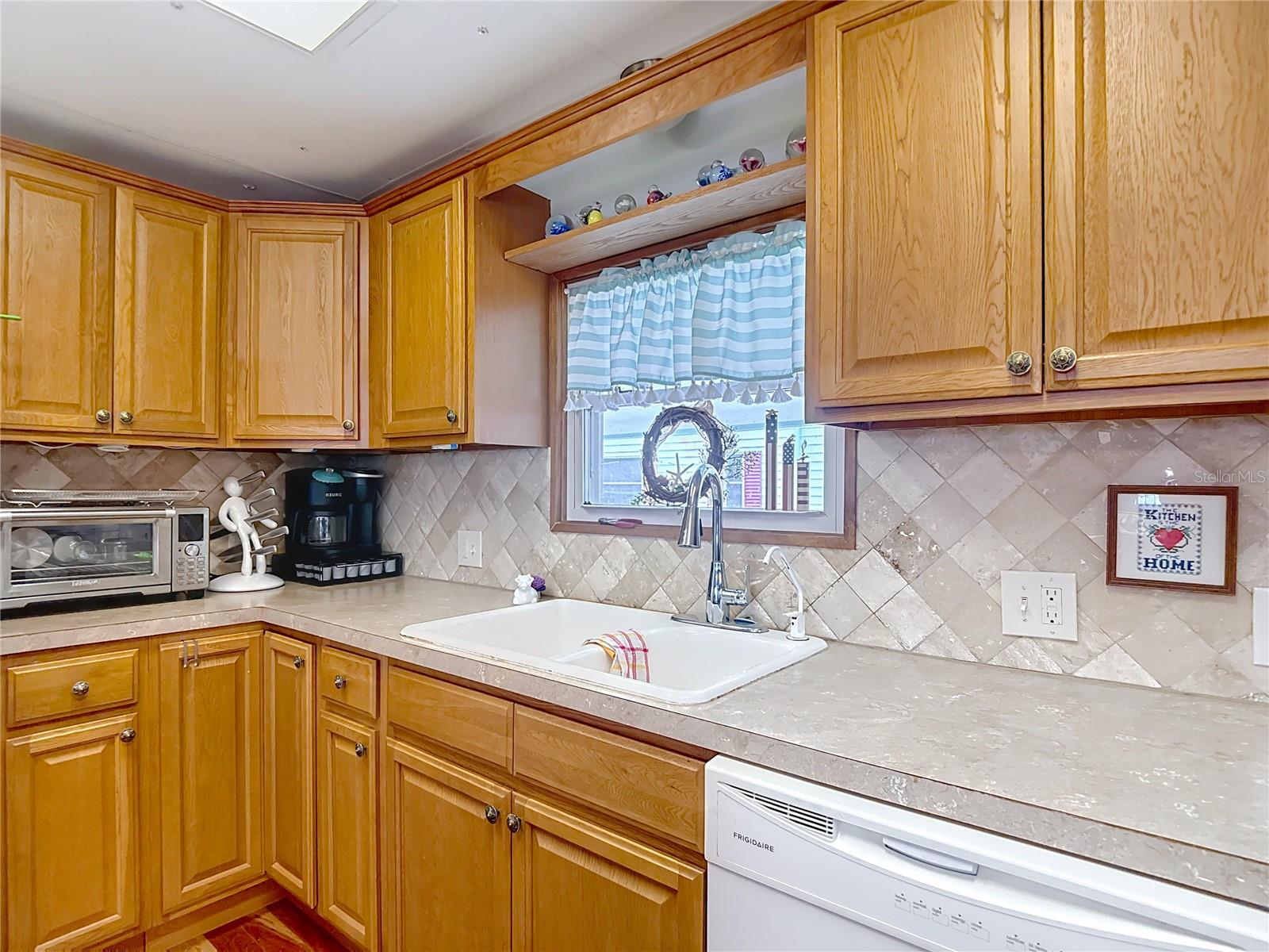 Image 8 of 50 For 2115 Waterview Drive