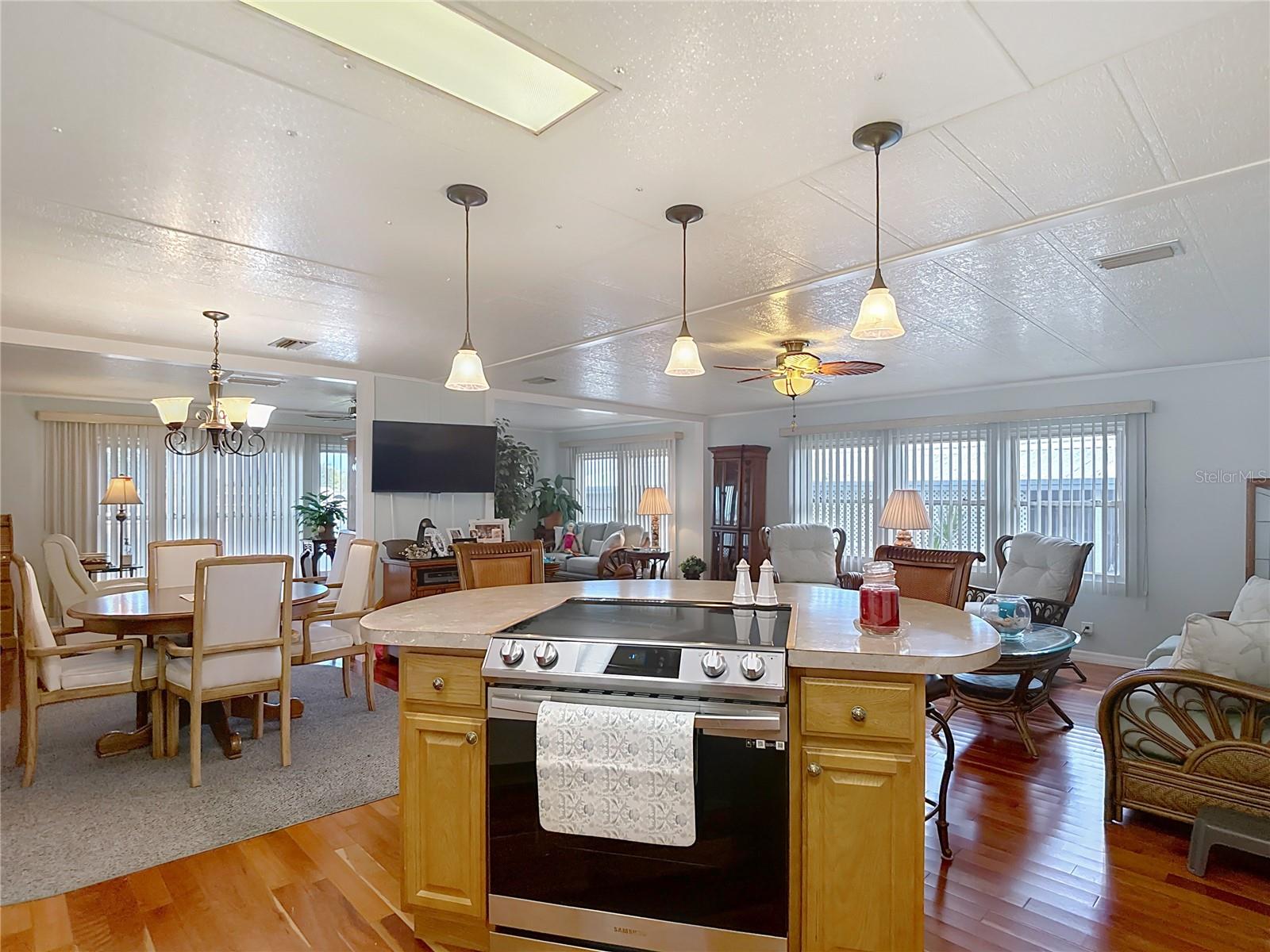 Image 9 of 50 For 2115 Waterview Drive