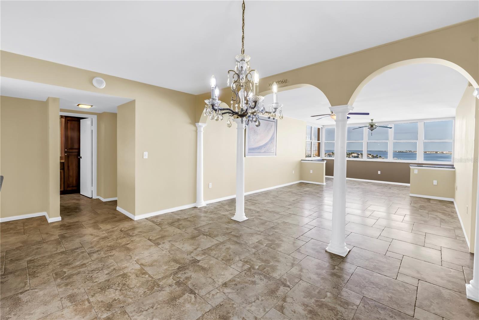 Image 13 of 76 For 5108 Brittany Drive S 908
