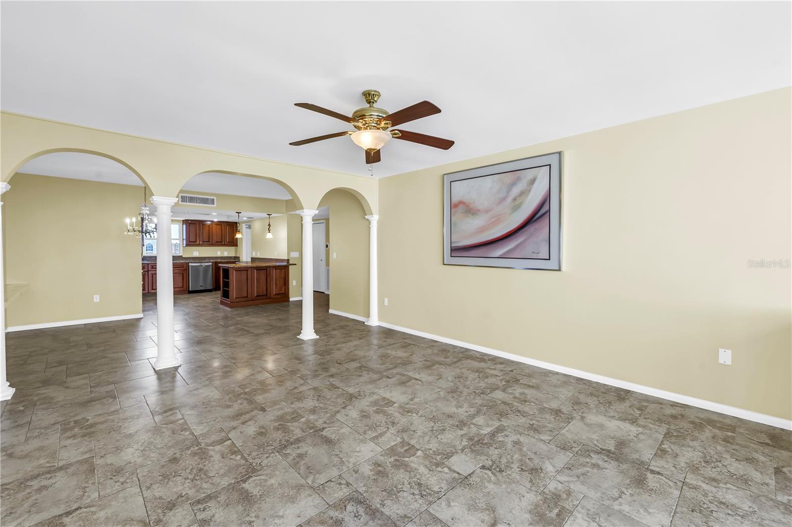 Image 18 of 76 For 5108 Brittany Drive S 908