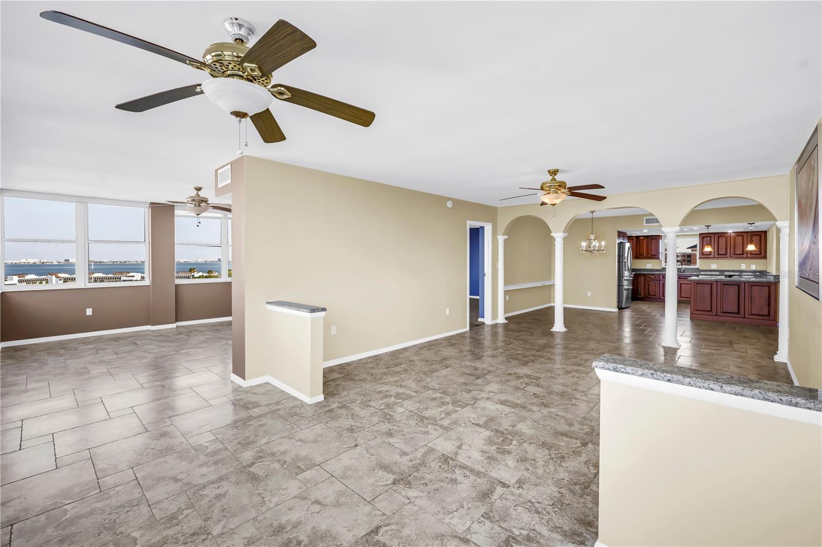 Image 20 of 76 For 5108 Brittany Drive S 908