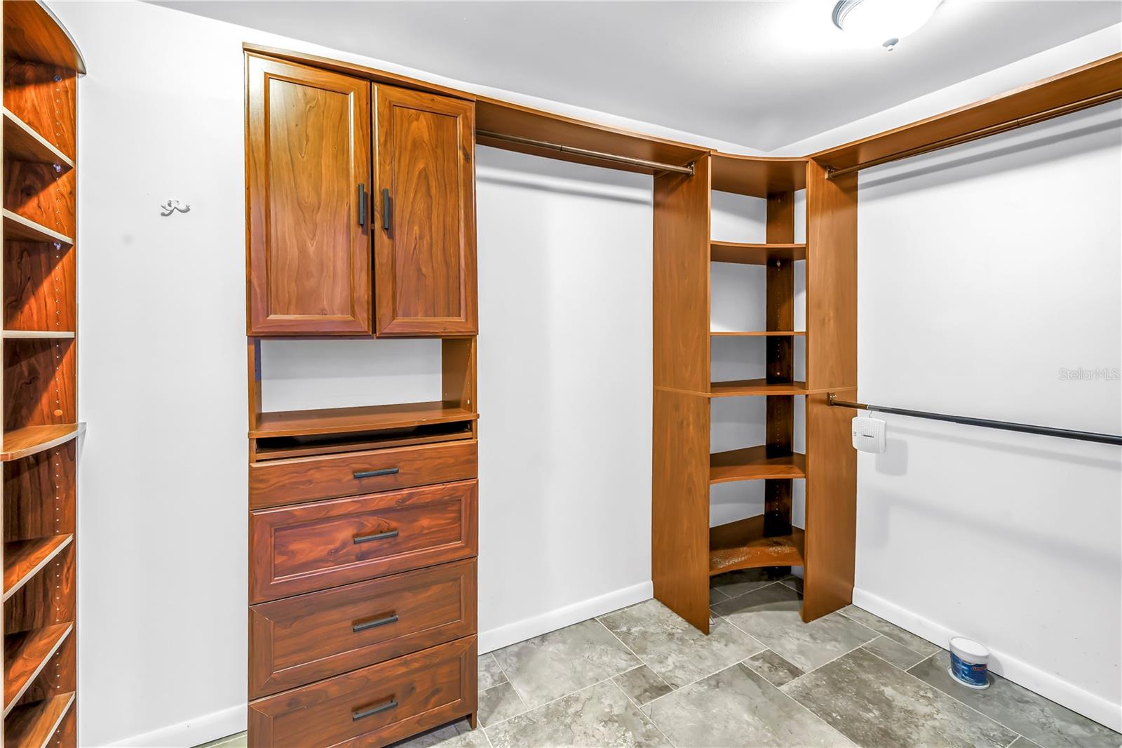 Image 29 of 76 For 5108 Brittany Drive S 908