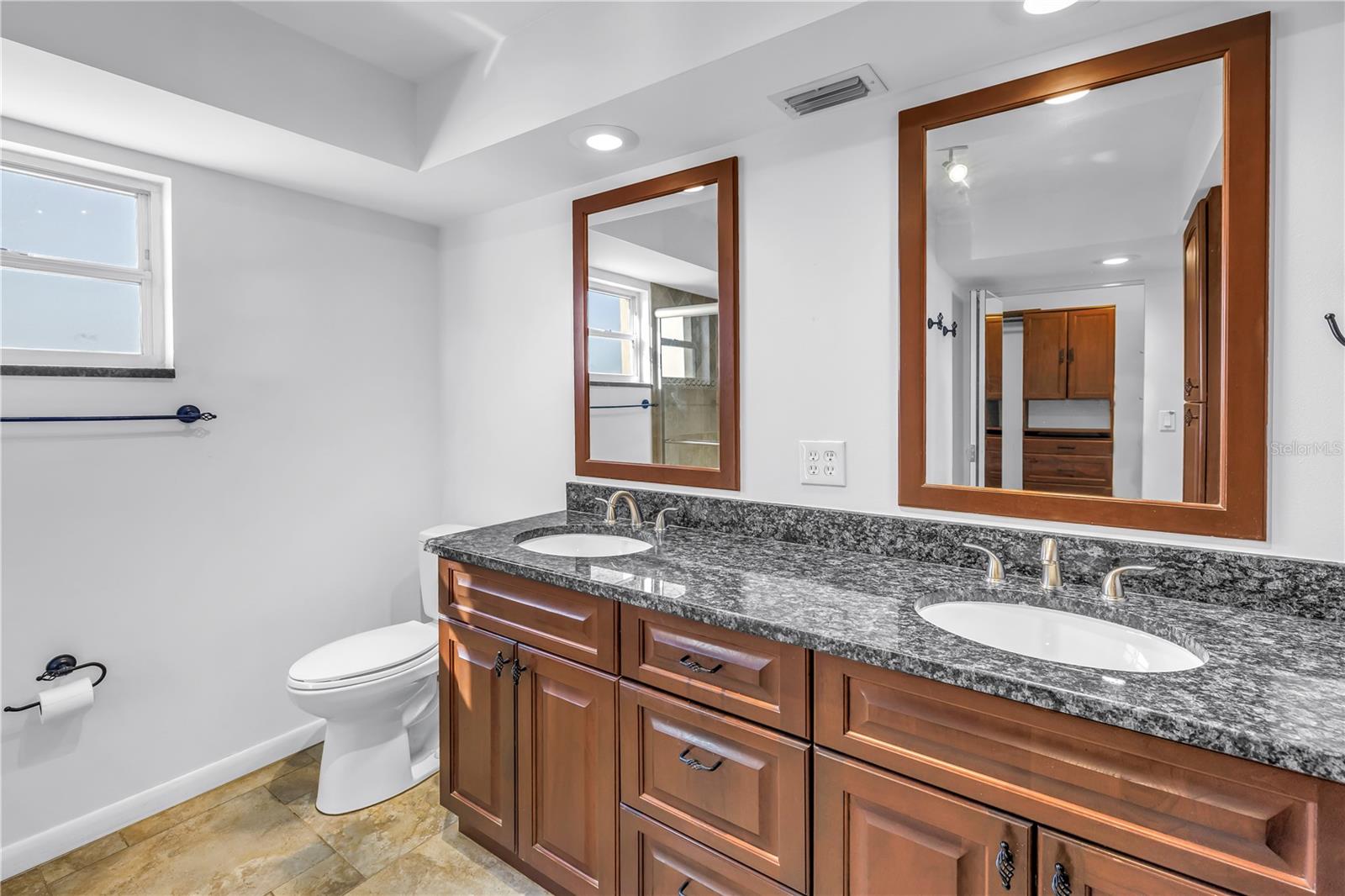 Image 31 of 76 For 5108 Brittany Drive S 908