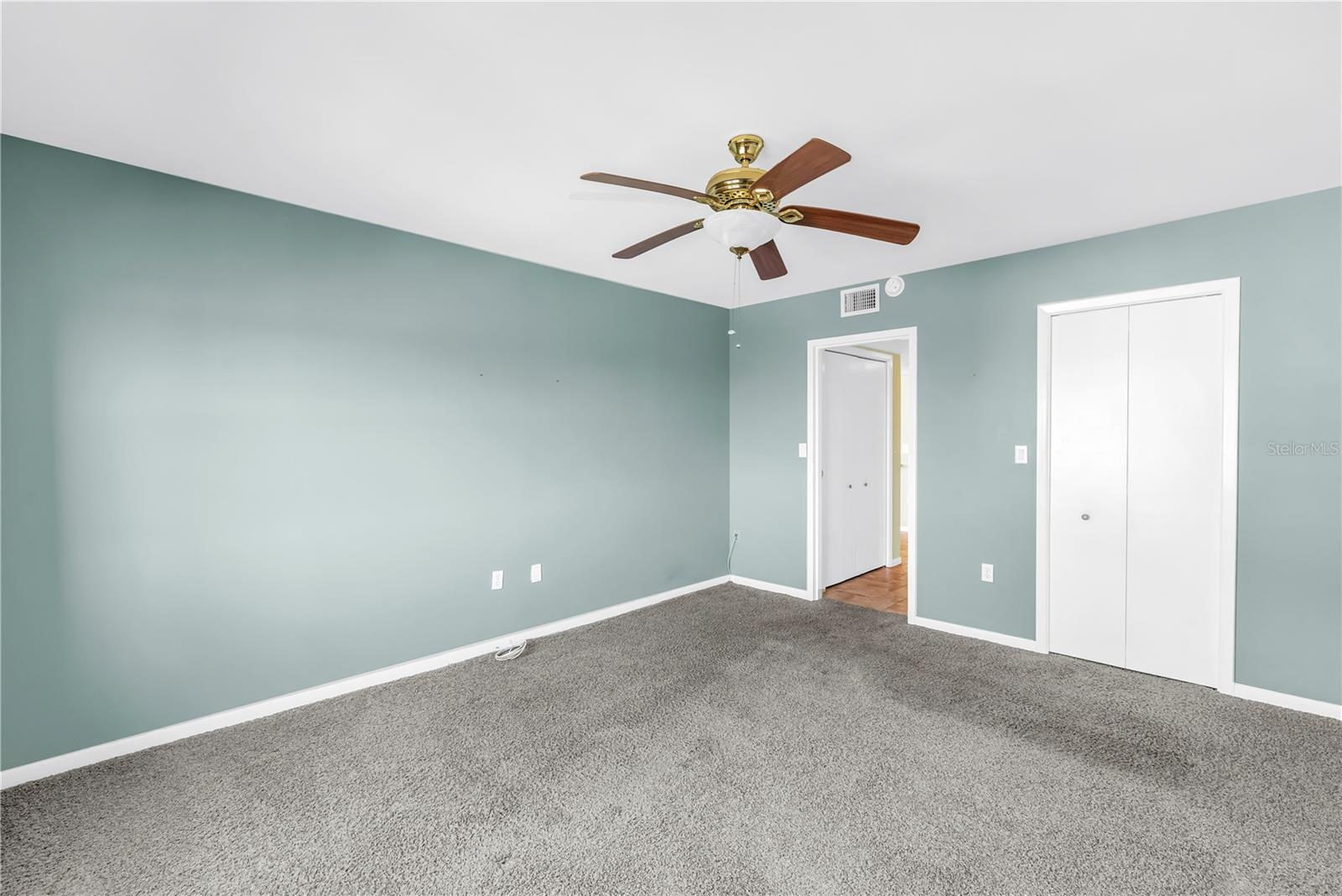 Image 34 of 76 For 5108 Brittany Drive S 908