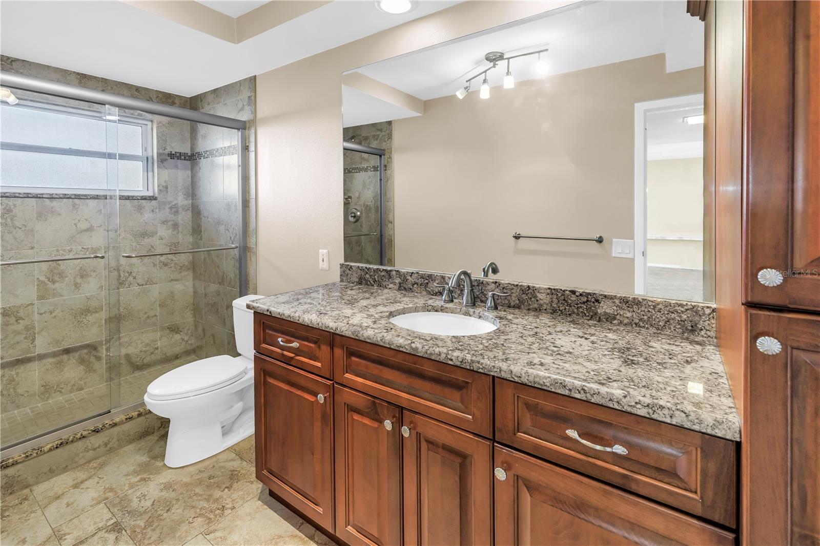 Image 35 of 76 For 5108 Brittany Drive S 908