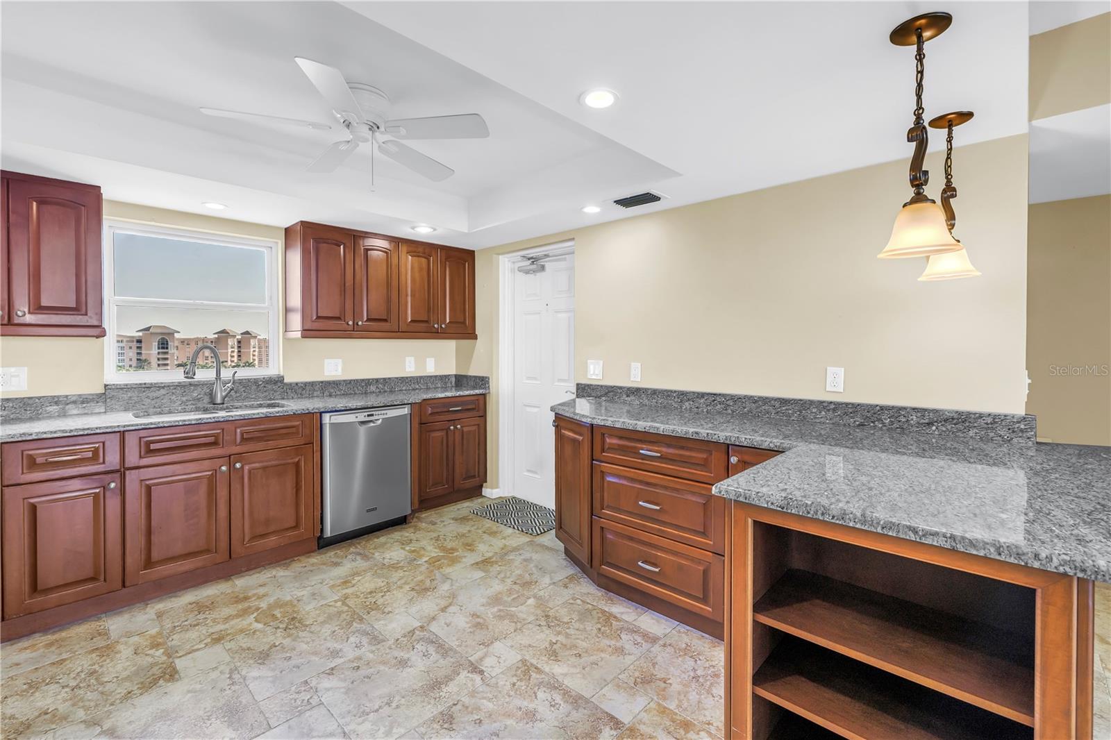 Image 8 of 76 For 5108 Brittany Drive S 908