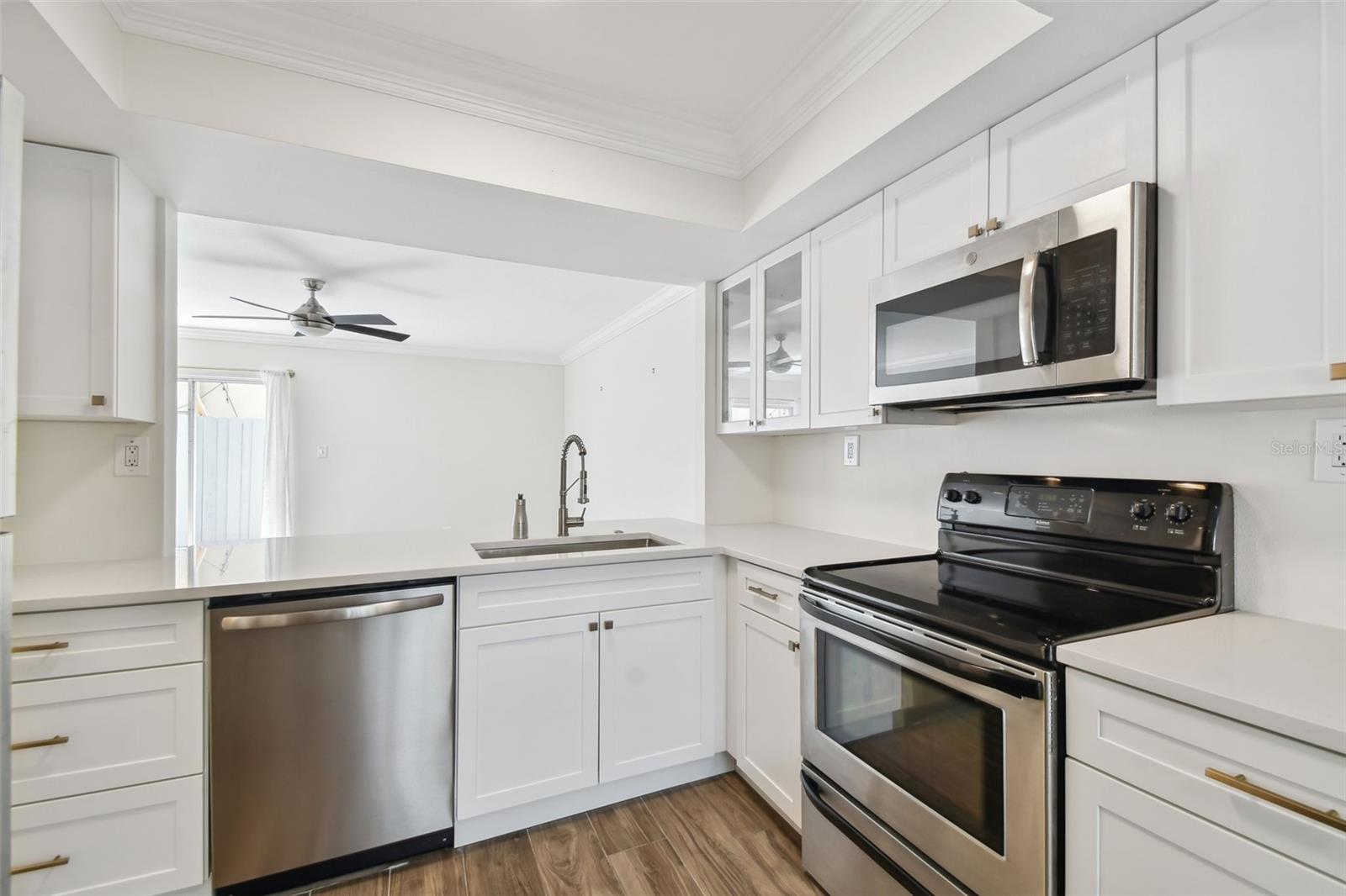 Image 10 of 23 For 408 Arrawana Avenue A4
