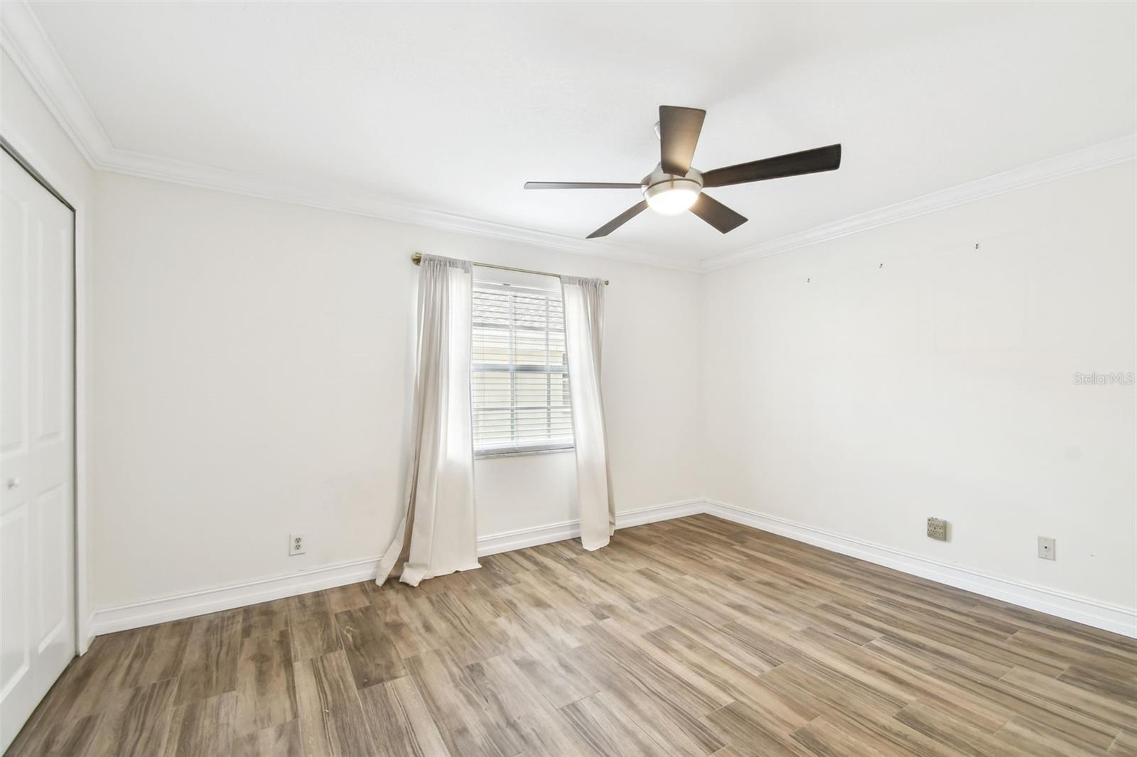 Image 16 of 23 For 408 Arrawana Avenue A4