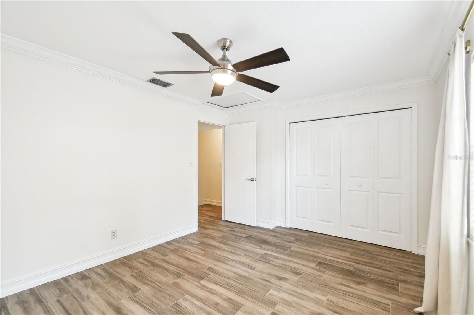 Image 17 of 23 For 408 Arrawana Avenue A4