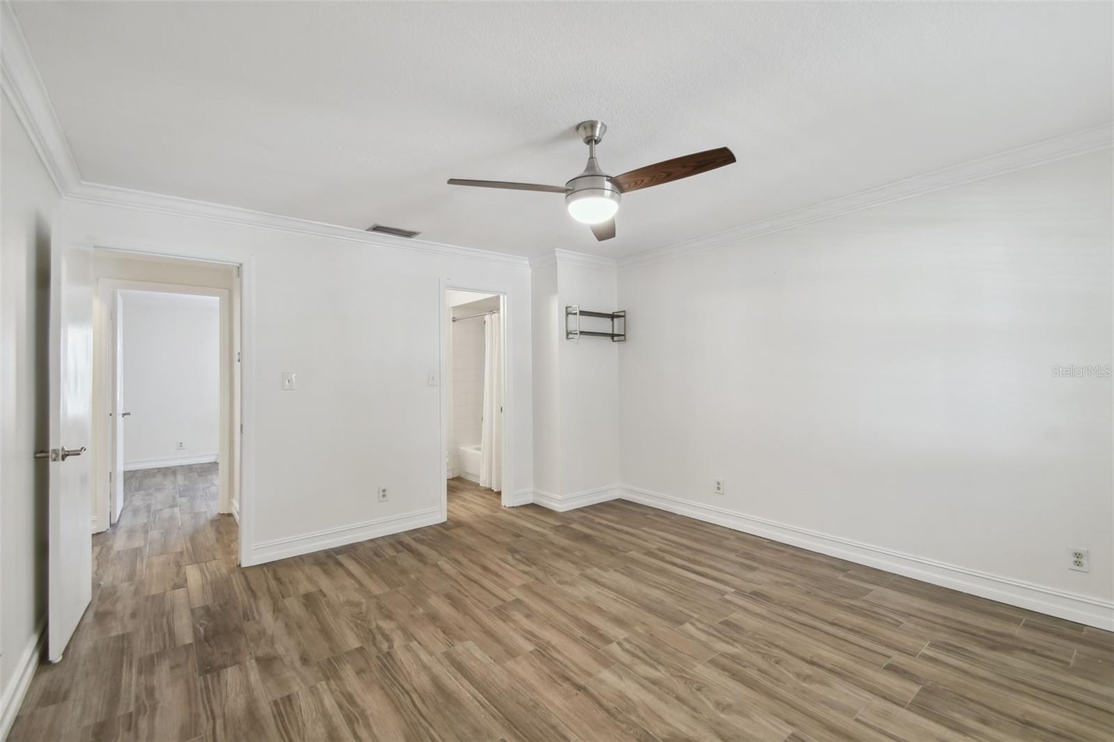 Image 21 of 23 For 408 Arrawana Avenue A4