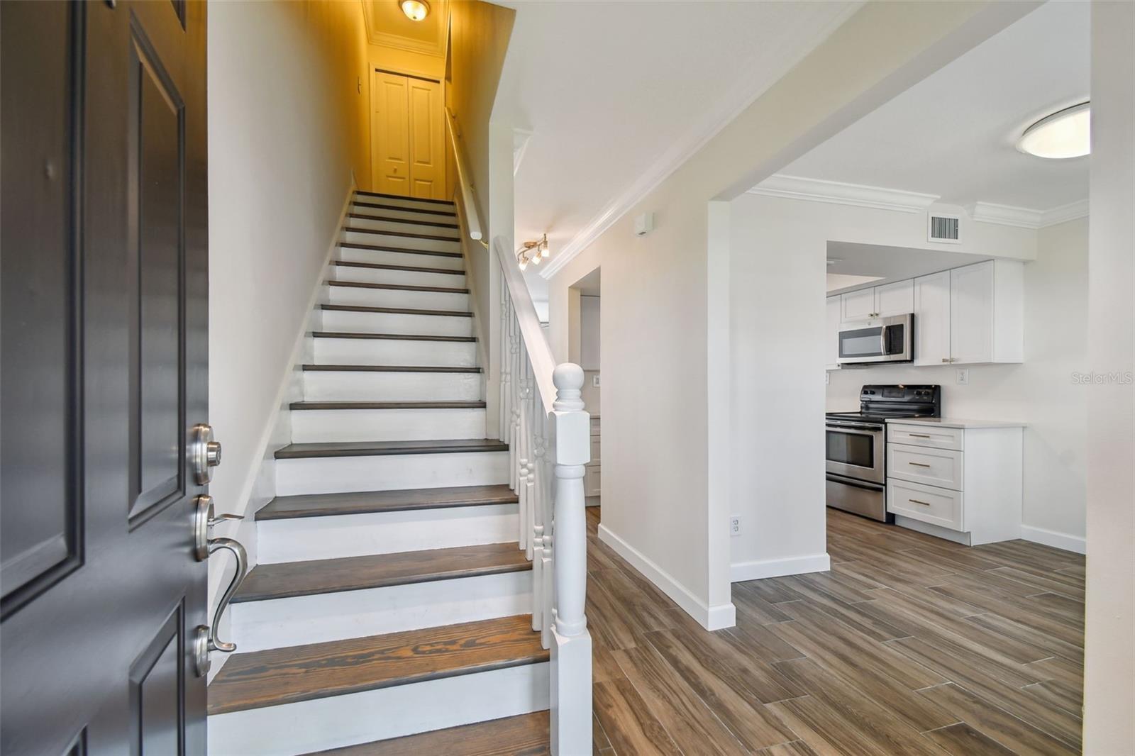 Image 4 of 23 For 408 Arrawana Avenue A4
