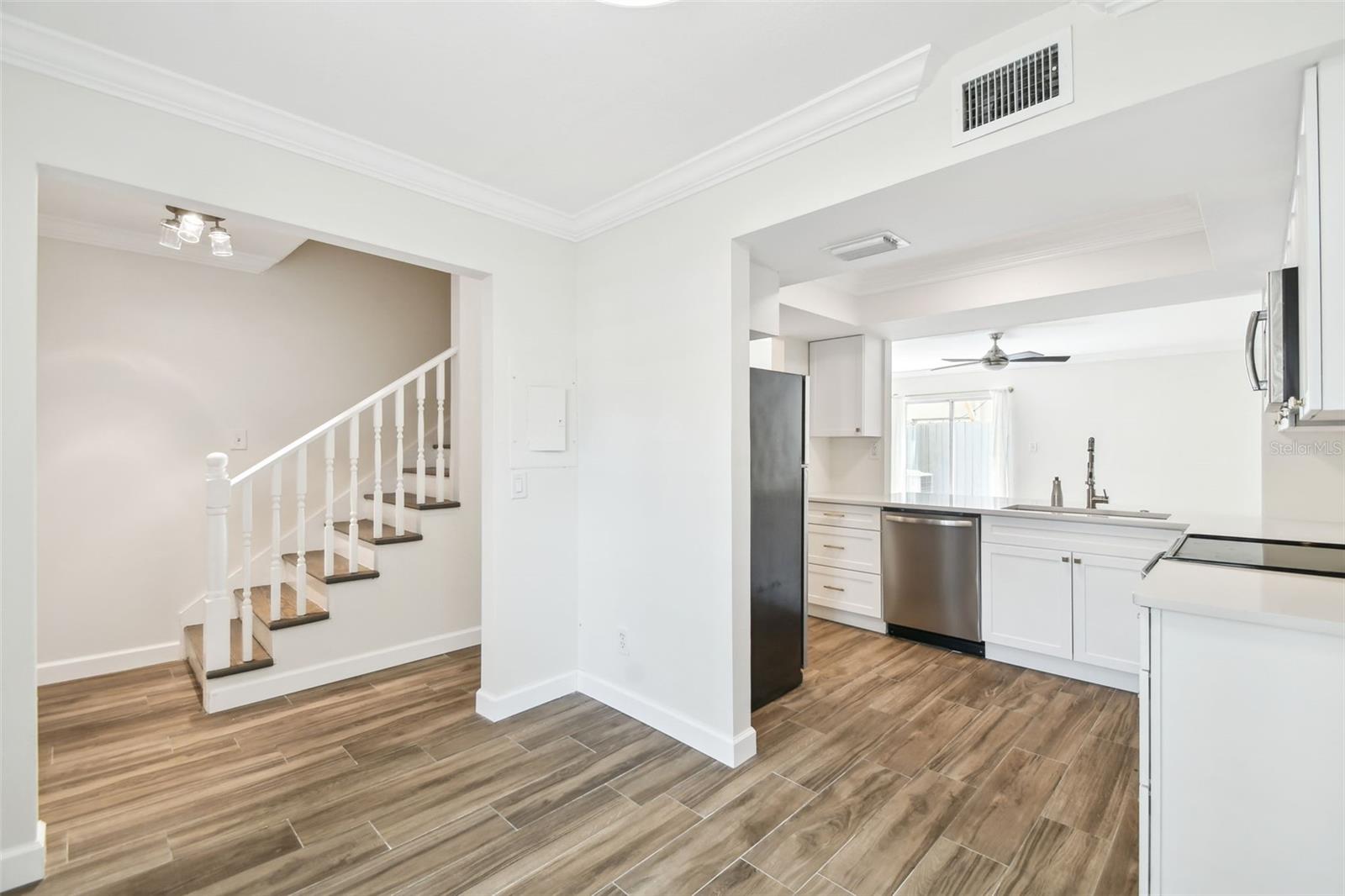 Image 7 of 23 For 408 Arrawana Avenue A4