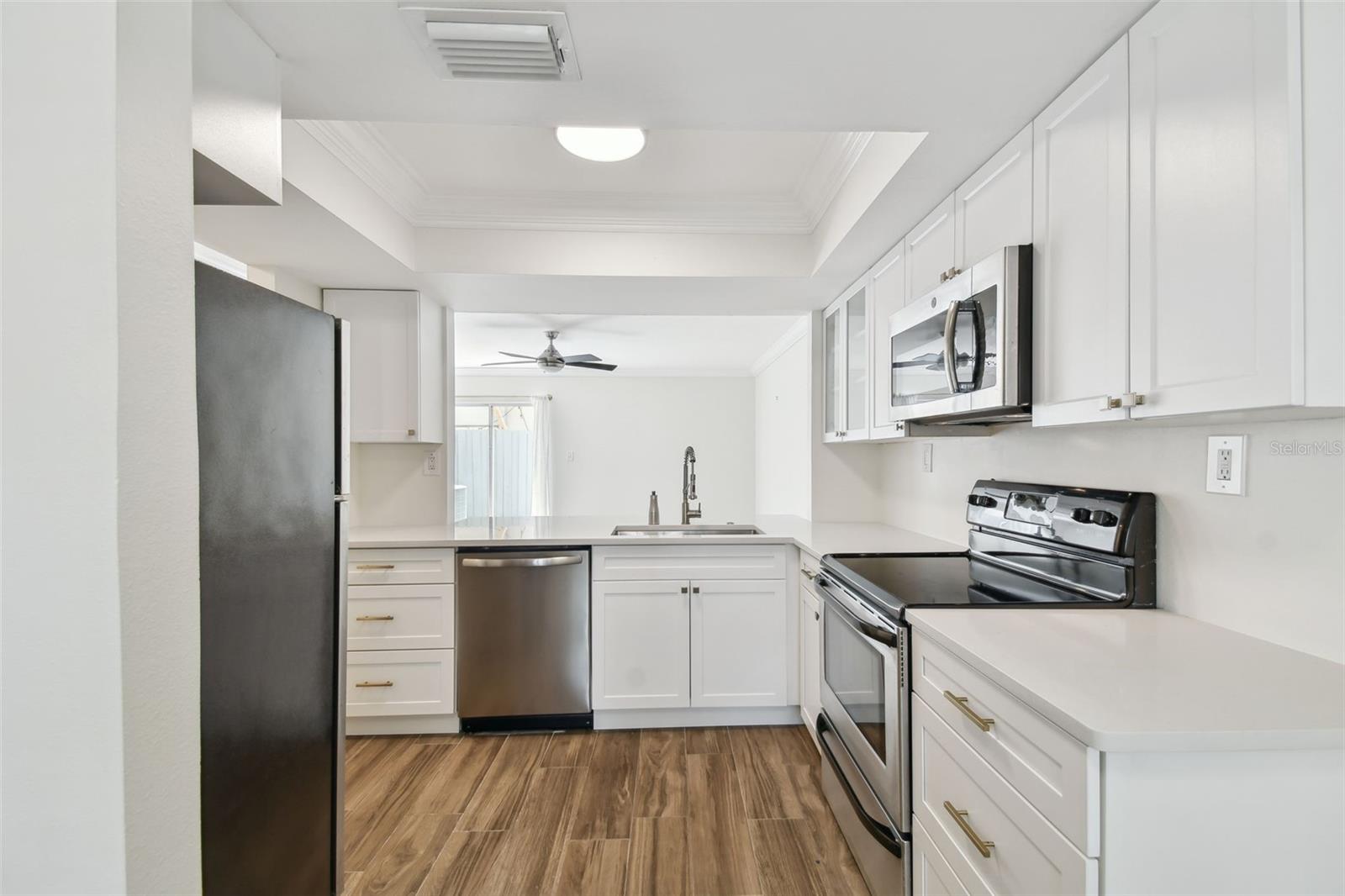 Image 9 of 23 For 408 Arrawana Avenue A4