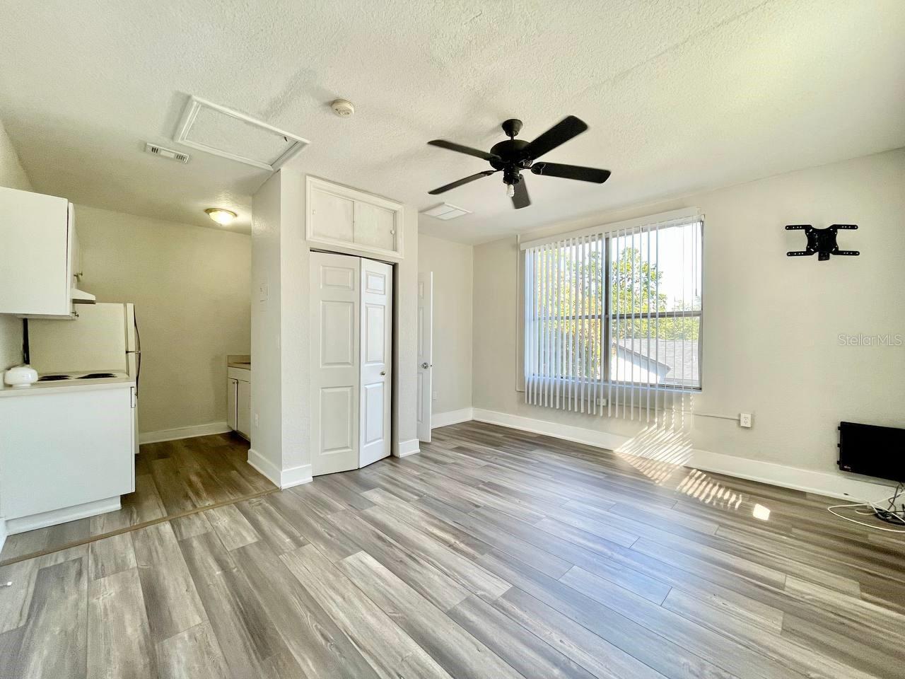 Image 4 of 11 For 1006 Arch Street 6