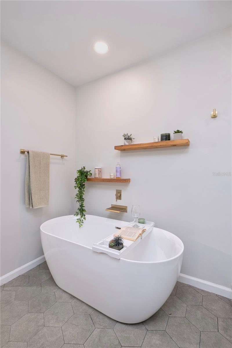 Image 20 of 47 For 1221 Ida Street