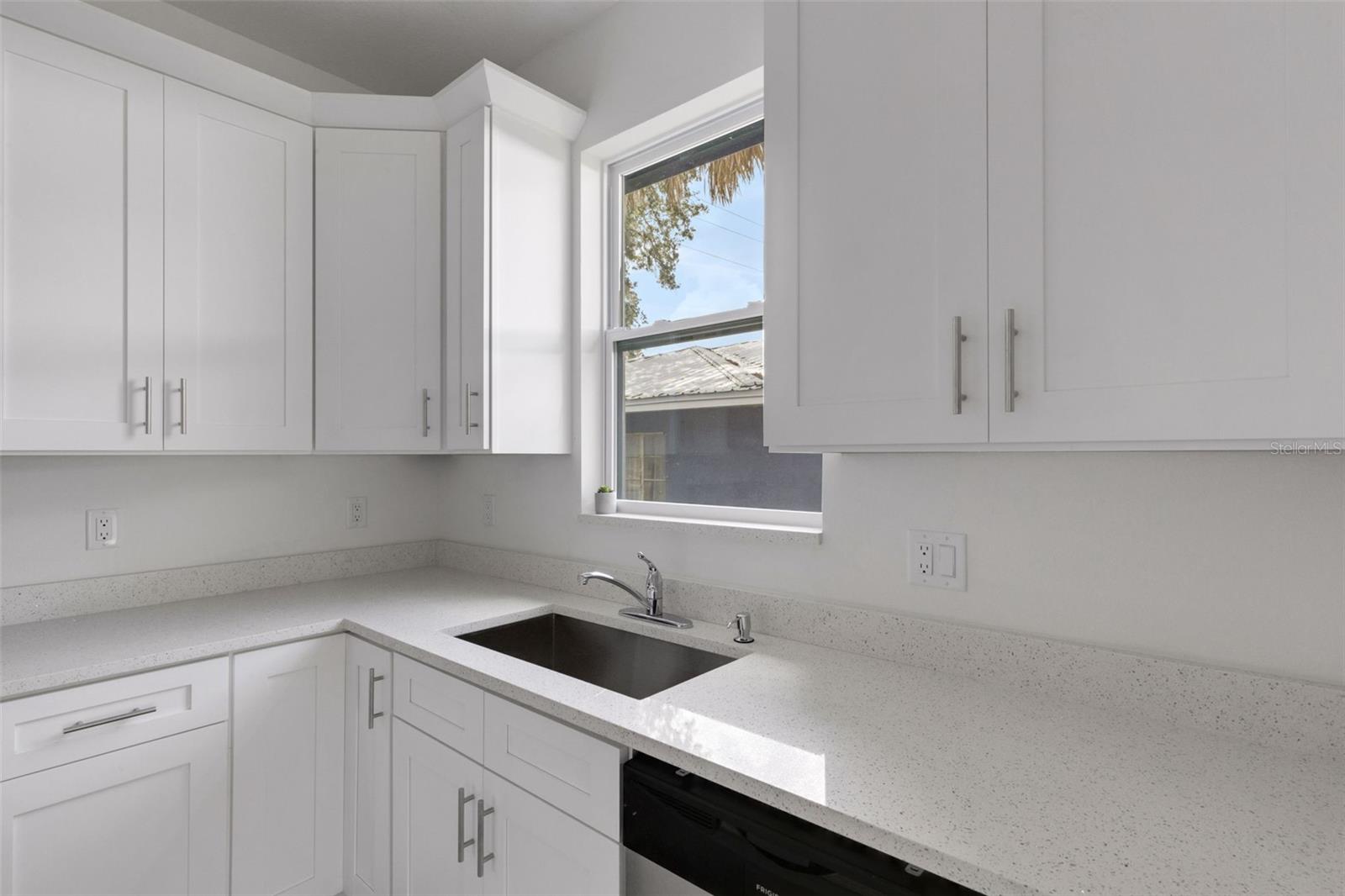 Image 16 of 66 For 8522 Boulevard