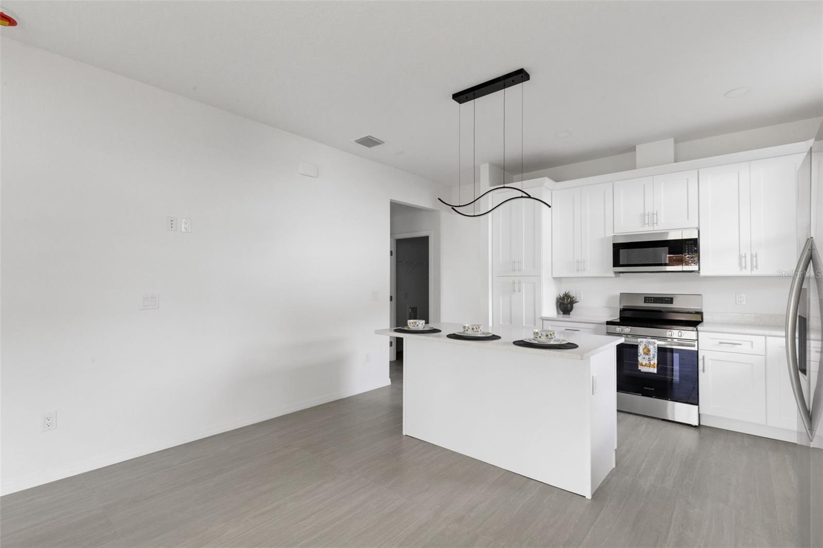 Image 18 of 66 For 8522 Boulevard