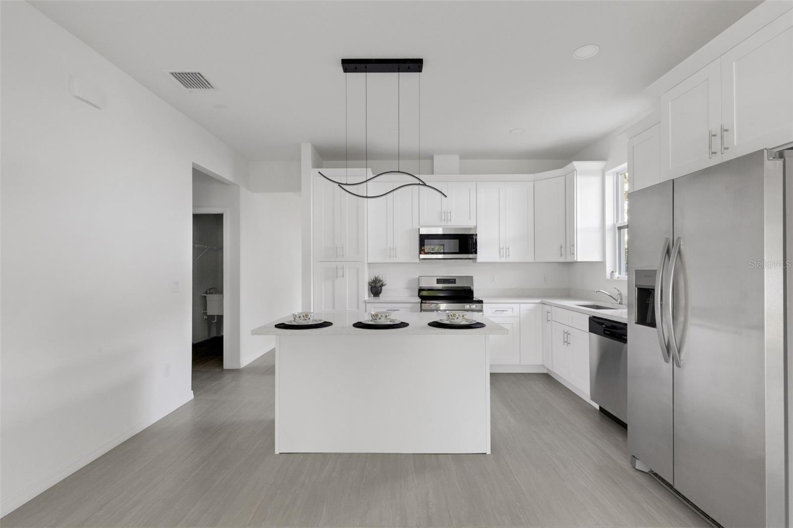 Image 19 of 66 For 8522 Boulevard
