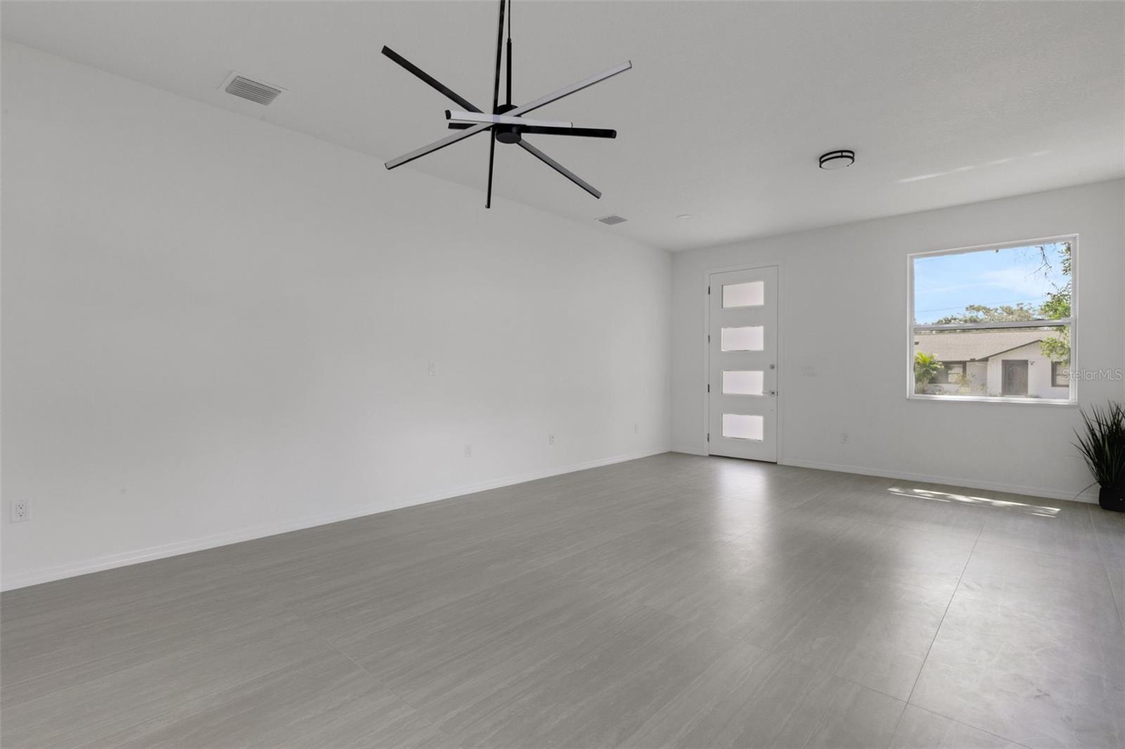 Image 24 of 66 For 8522 Boulevard