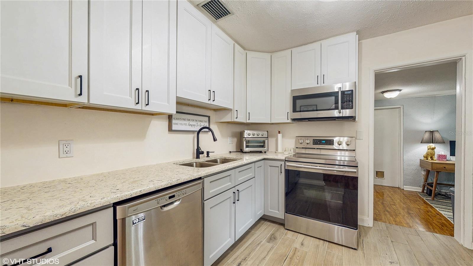 Image 11 of 25 For 5550 Kelly Drive N