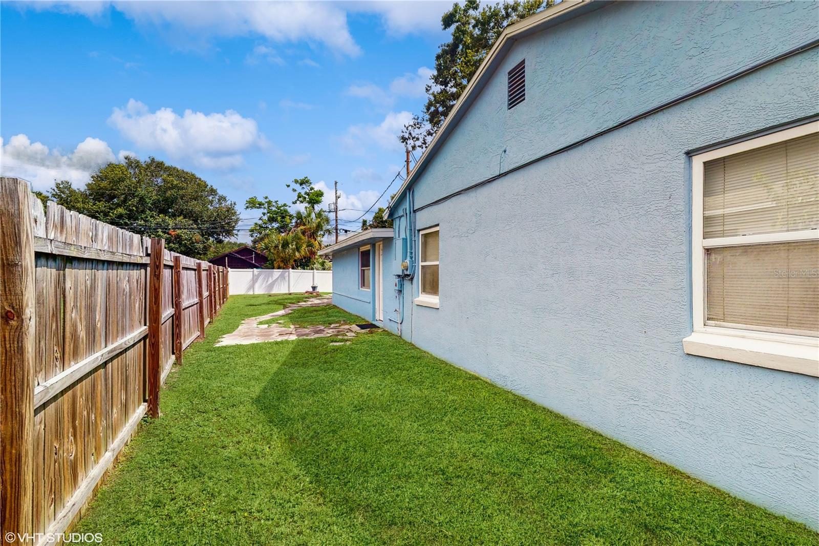 Image 21 of 25 For 5550 Kelly Drive N