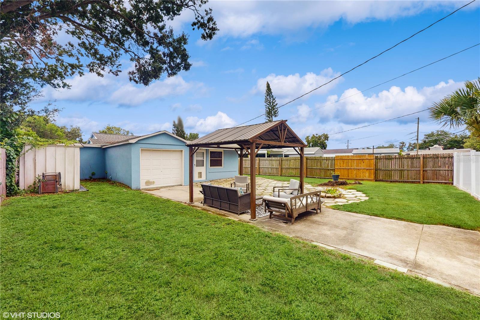 Image 22 of 25 For 5550 Kelly Drive N