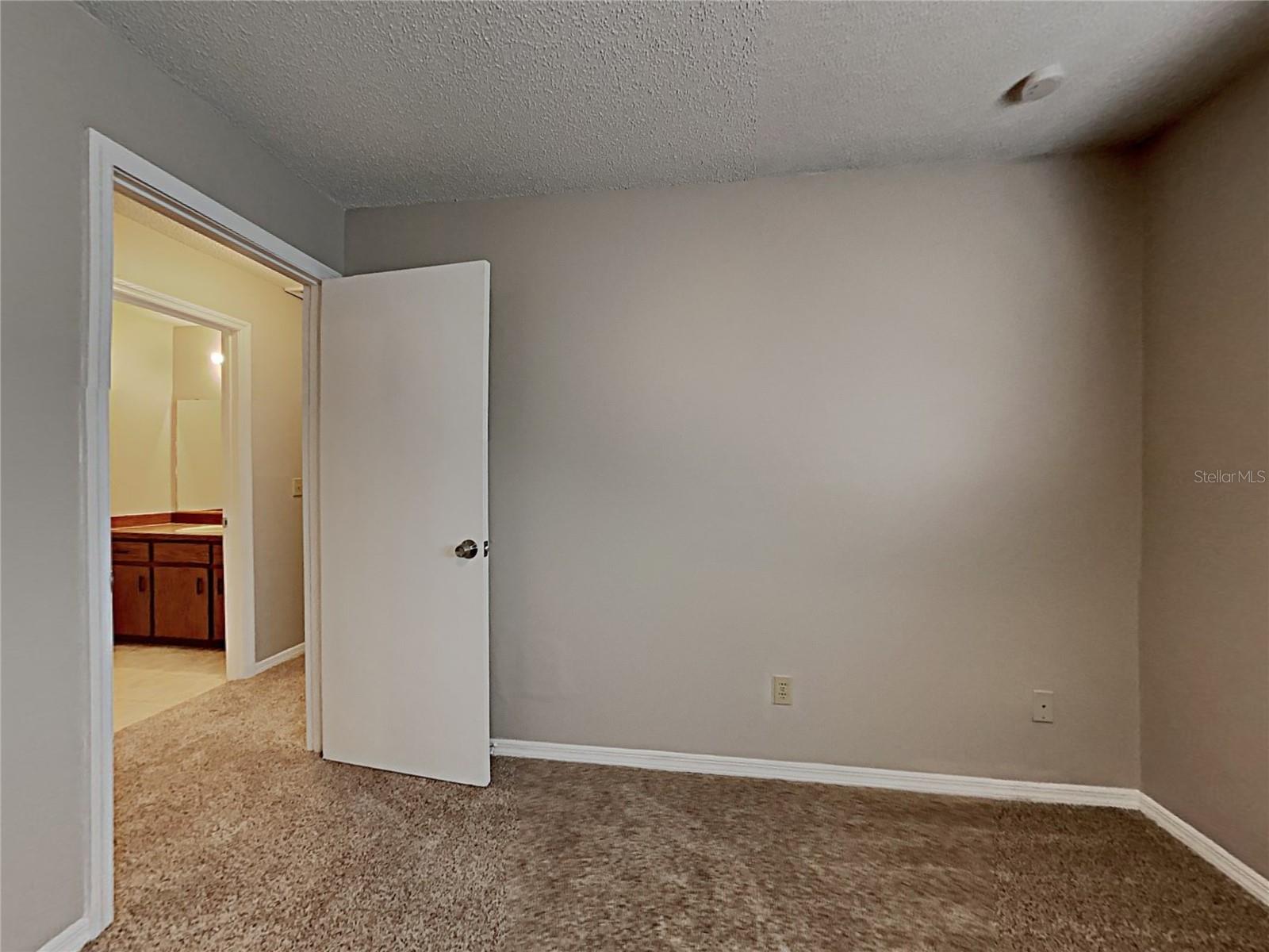 Image 14 of 24 For 107 Lyndhurst Drive