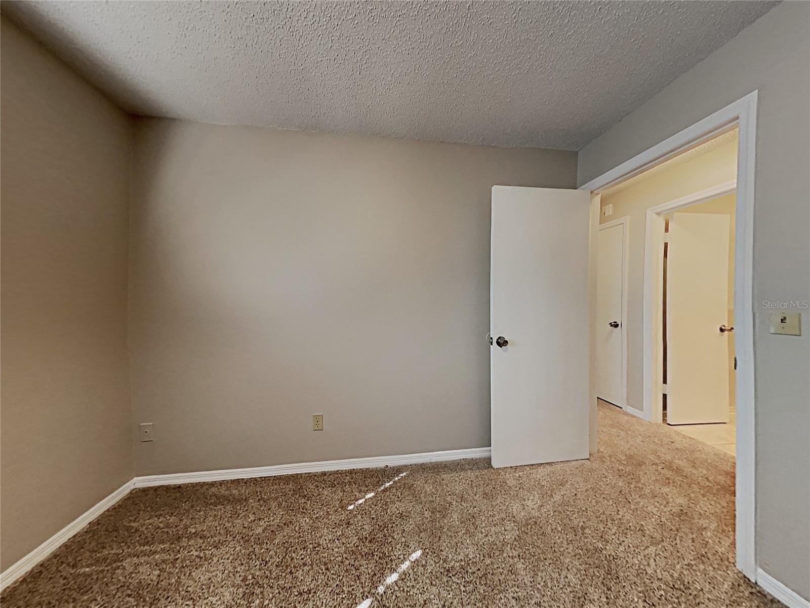 Image 17 of 24 For 107 Lyndhurst Drive