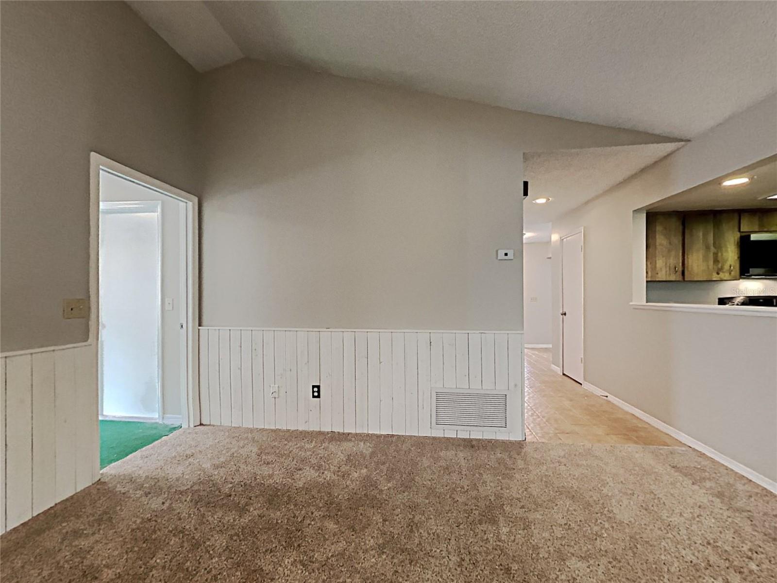 Image 7 of 24 For 107 Lyndhurst Drive