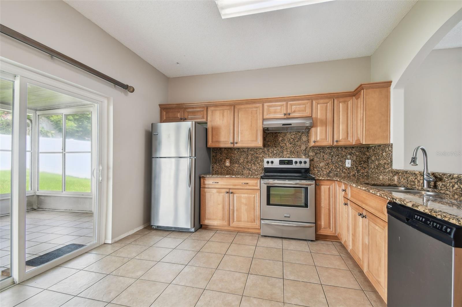Image 10 of 39 For 501 Royal Ridge Street