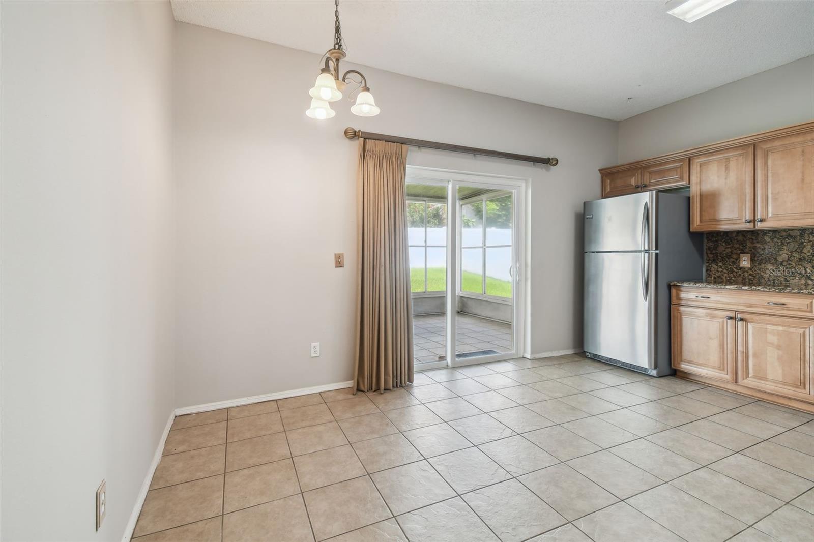 Image 15 of 39 For 501 Royal Ridge Street