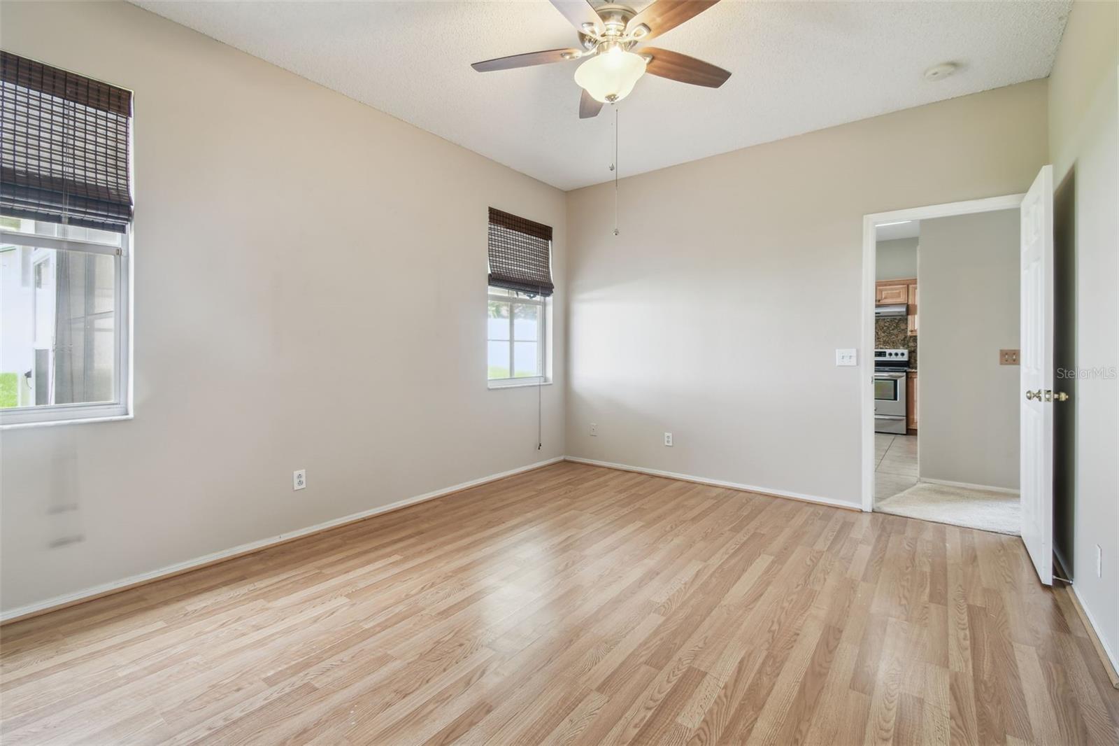 Image 18 of 39 For 501 Royal Ridge Street