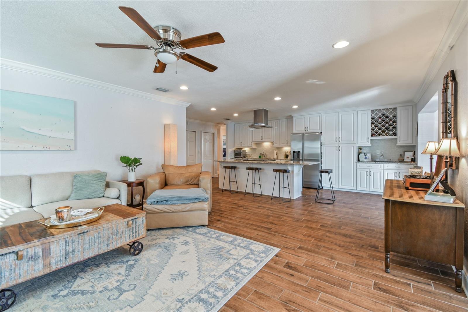 Listing photo id 8 for 4740 Venetian Boulevard Ne