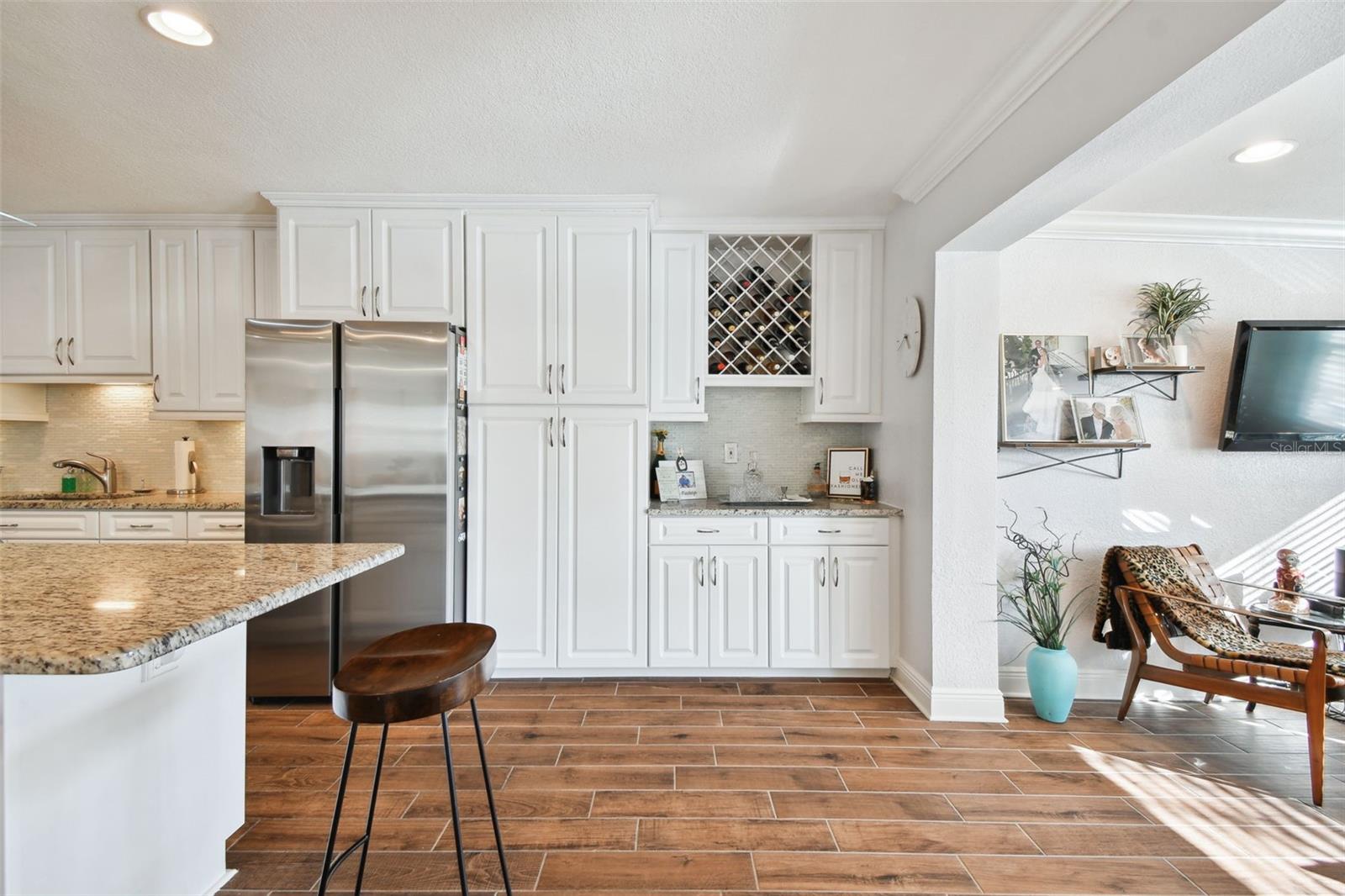 Listing photo id 9 for 4740 Venetian Boulevard Ne